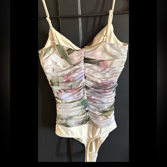 Express Body Contour Bodysuit Floral ruched - Picture 6 of 6